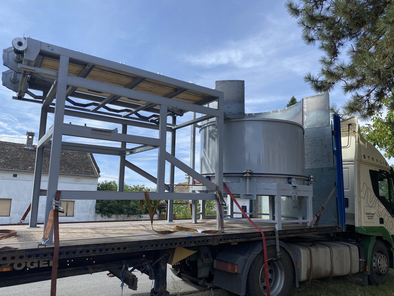Uspešno realizovana isporuka drobilice slame sa transporterima - Slankamen